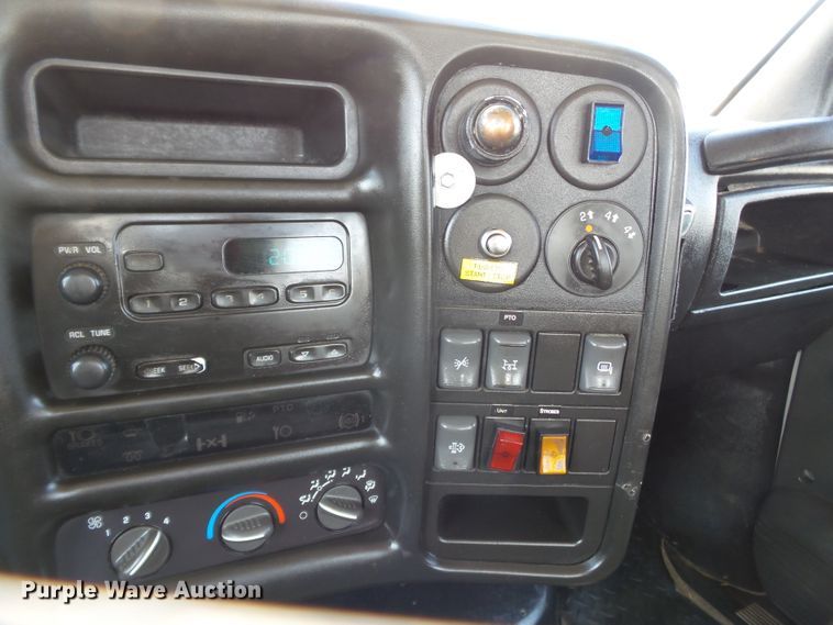 image for item DE8003 2009 Chevrolet C5500 bucket truck