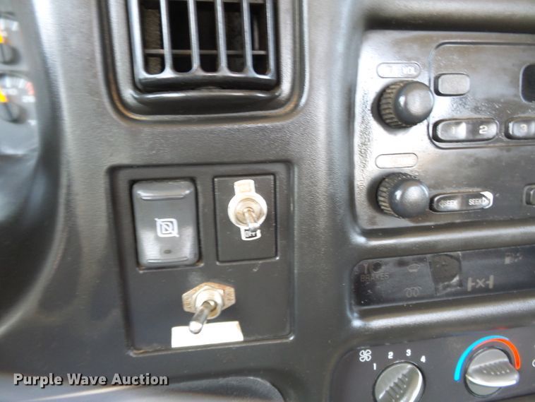 image for item DE8003 2009 Chevrolet C5500 bucket truck