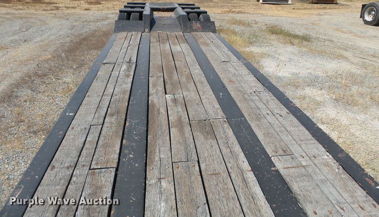 image for item DE8005 1999 Eager Beaver 50GSL/3 lowboy equipment trailer