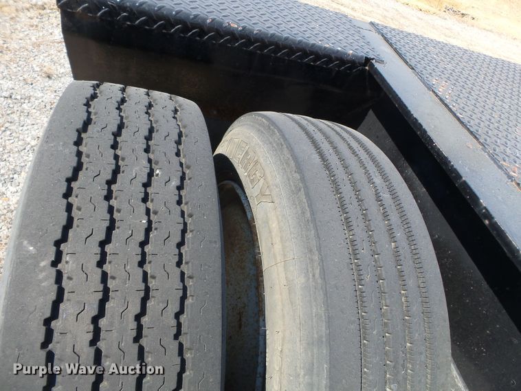 image for item DE8005 1999 Eager Beaver 50GSL/3 lowboy equipment trailer