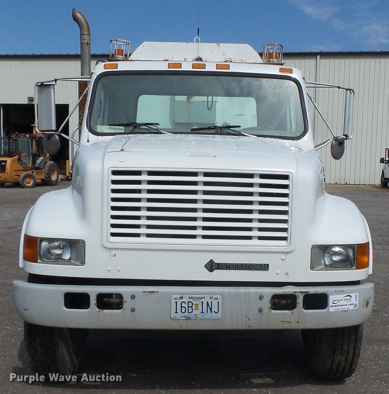 image for item DE8007 2000 International 4900 sewer rodder truck