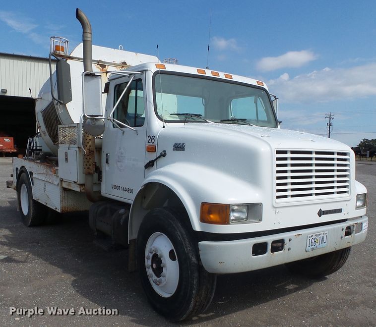 image for item DE8007 2000 International 4900 sewer rodder truck