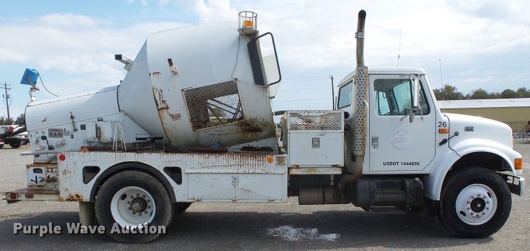 image for item DE8007 2000 International 4900 sewer rodder truck