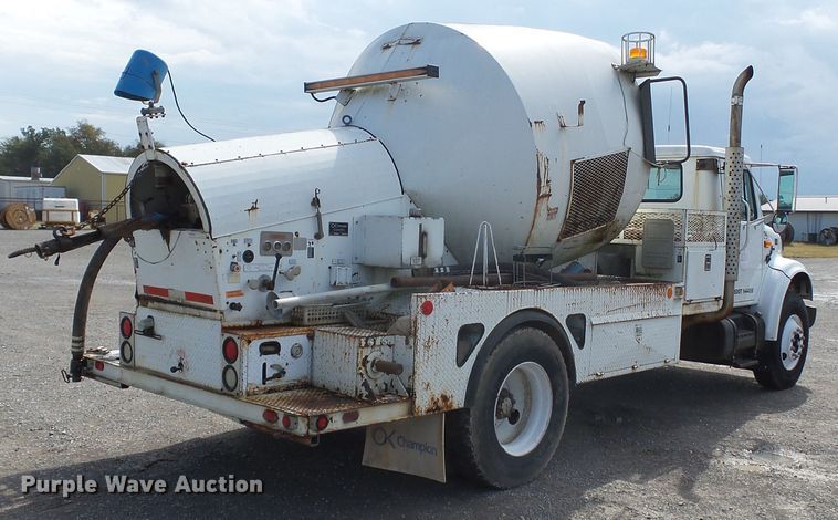 image for item DE8007 2000 International 4900 sewer rodder truck