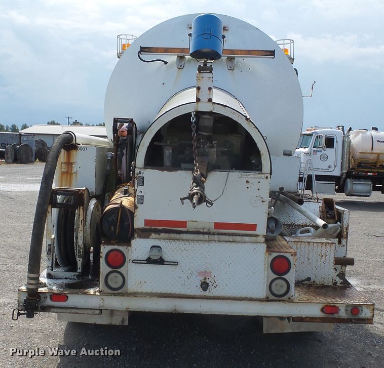 image for item DE8007 2000 International 4900 sewer rodder truck