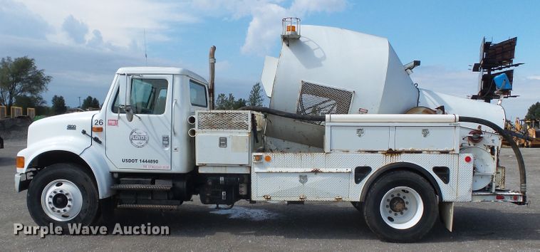 image for item DE8007 2000 International 4900 sewer rodder truck