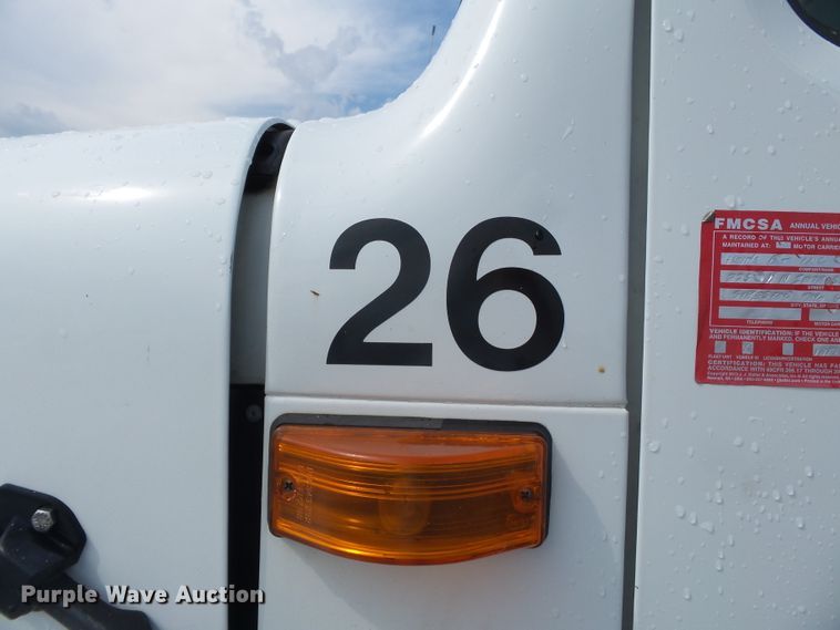 image for item DE8007 2000 International 4900 sewer rodder truck