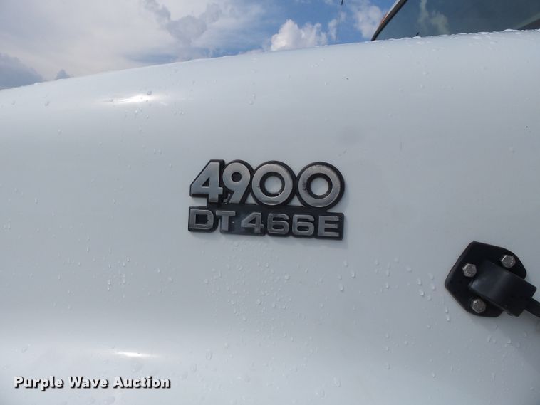 image for item DE8007 2000 International 4900 sewer rodder truck