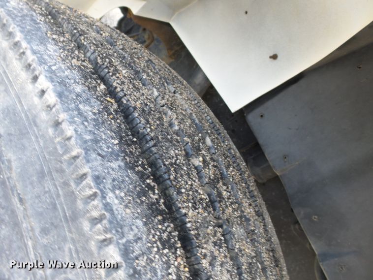 image for item DE8007 2000 International 4900 sewer rodder truck