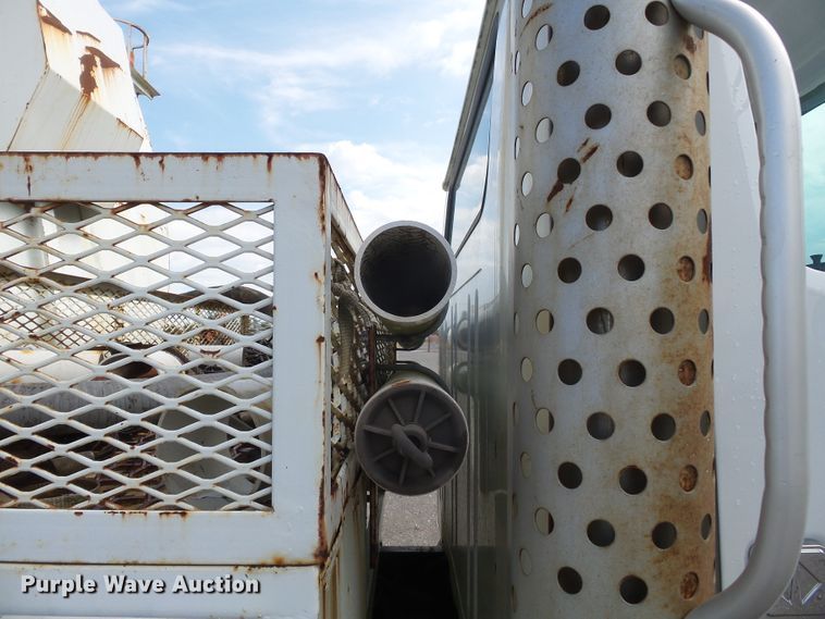 image for item DE8007 2000 International 4900 sewer rodder truck