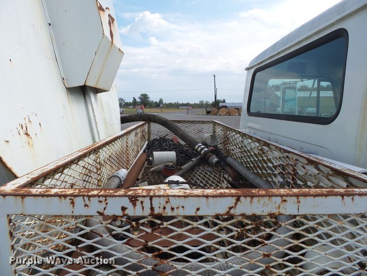 image for item DE8007 2000 International 4900 sewer rodder truck