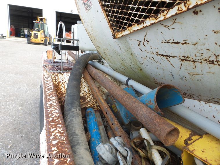 image for item DE8007 2000 International 4900 sewer rodder truck