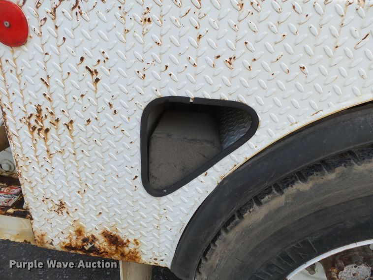 image for item DE8007 2000 International 4900 sewer rodder truck