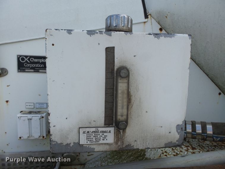 image for item DE8007 2000 International 4900 sewer rodder truck