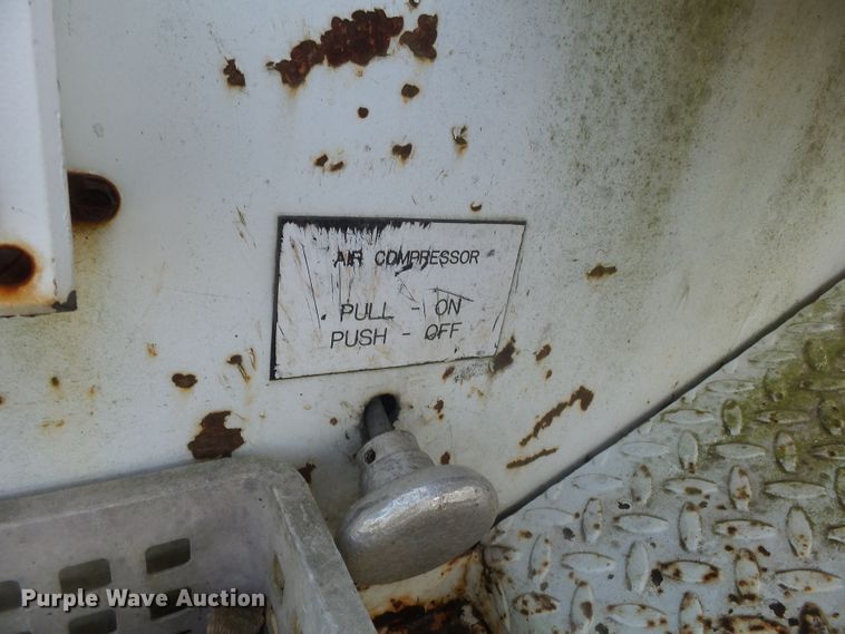 image for item DE8007 2000 International 4900 sewer rodder truck