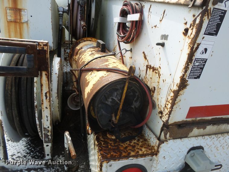 image for item DE8007 2000 International 4900 sewer rodder truck