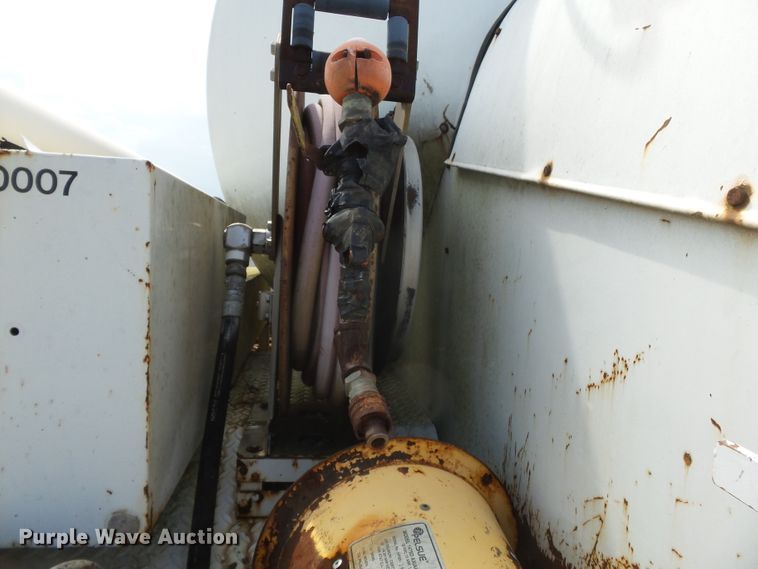 image for item DE8007 2000 International 4900 sewer rodder truck