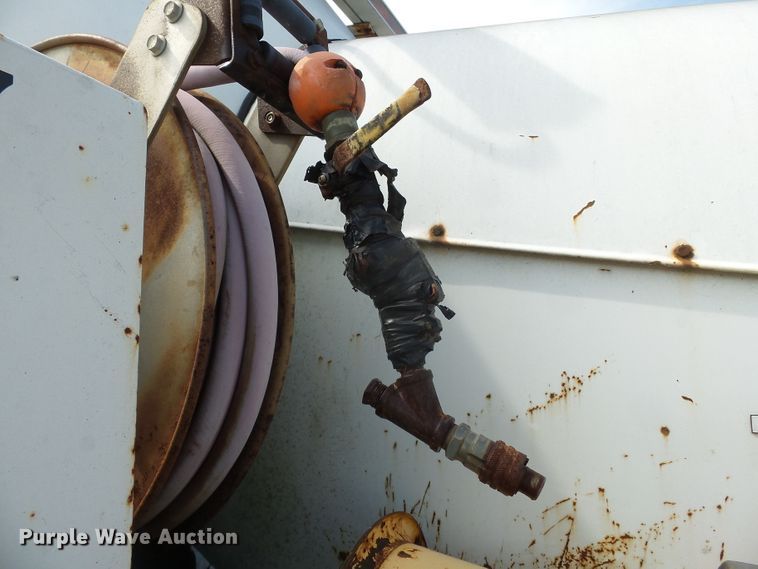 image for item DE8007 2000 International 4900 sewer rodder truck