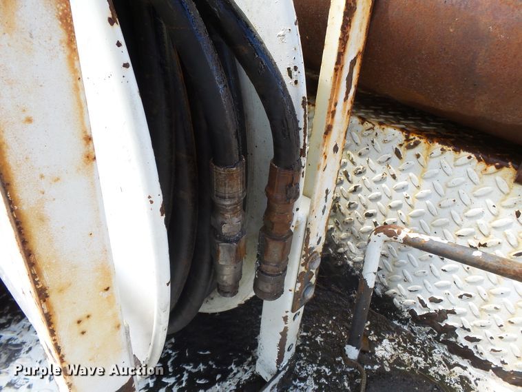 image for item DE8007 2000 International 4900 sewer rodder truck