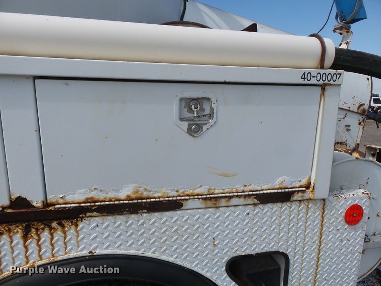 image for item DE8007 2000 International 4900 sewer rodder truck