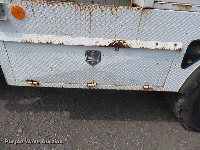 image for item DE8007 2000 International 4900 sewer rodder truck