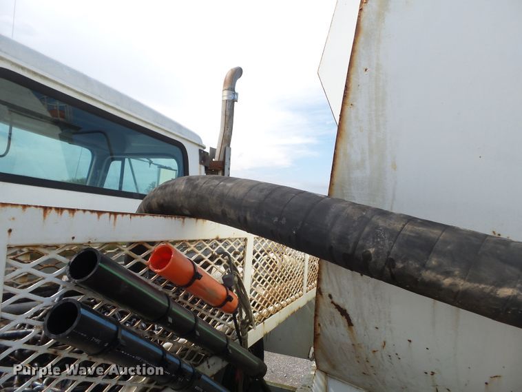 image for item DE8007 2000 International 4900 sewer rodder truck