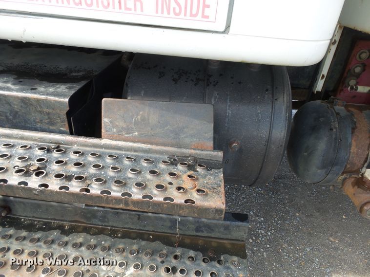 image for item DE8007 2000 International 4900 sewer rodder truck