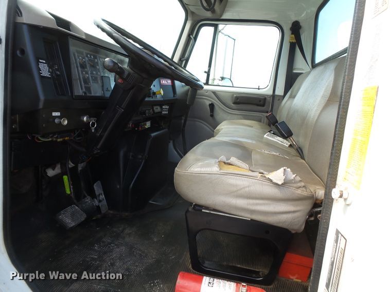 image for item DE8007 2000 International 4900 sewer rodder truck