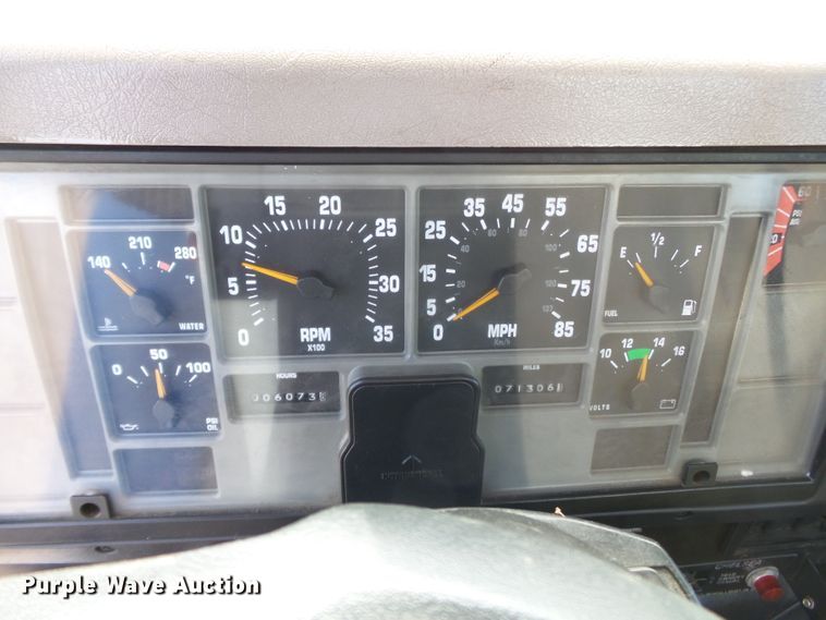 image for item DE8007 2000 International 4900 sewer rodder truck