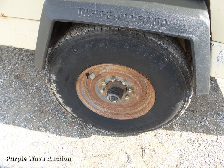 image for item DE8011 2005 Ingersoll Rand VHP400W1R air compressor