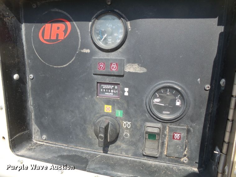 image for item DE8011 2005 Ingersoll Rand VHP400W1R air compressor