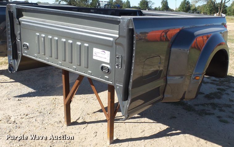 image for item DE8014 2019 Ford F350 pickup truck bed