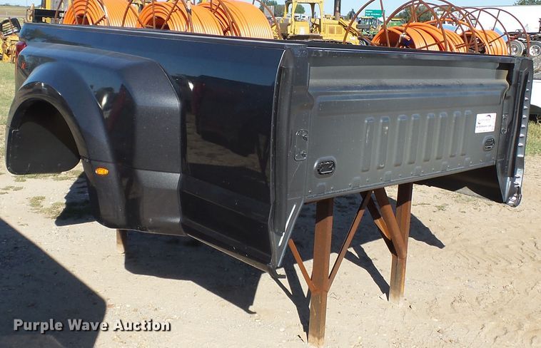 image for item DE8014 2019 Ford F350 pickup truck bed