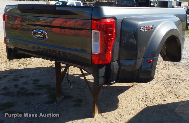 image for item DE8014 2019 Ford F350 pickup truck bed