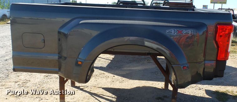 image for item DE8014 2019 Ford F350 pickup truck bed