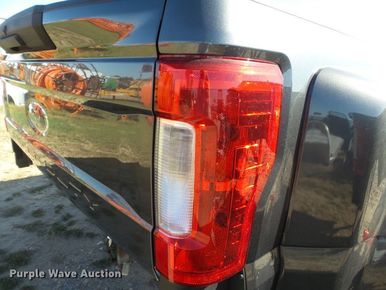 image for item DE8014 2019 Ford F350 pickup truck bed