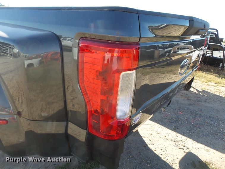 image for item DE8014 2019 Ford F350 pickup truck bed