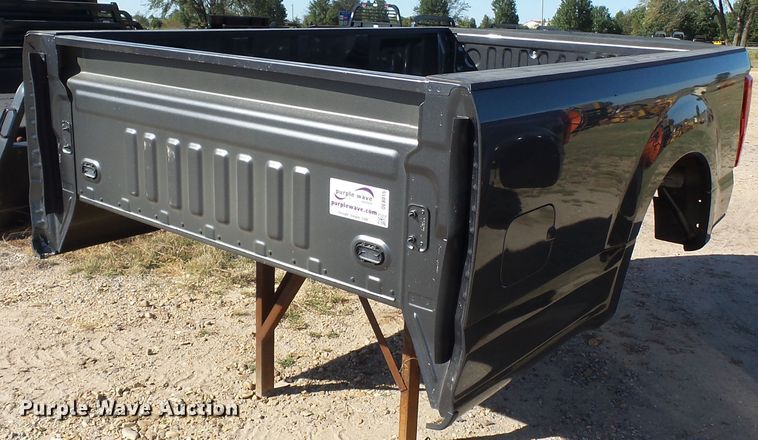 image for item DE8015 2019 Ford F250 pickup truck bed
