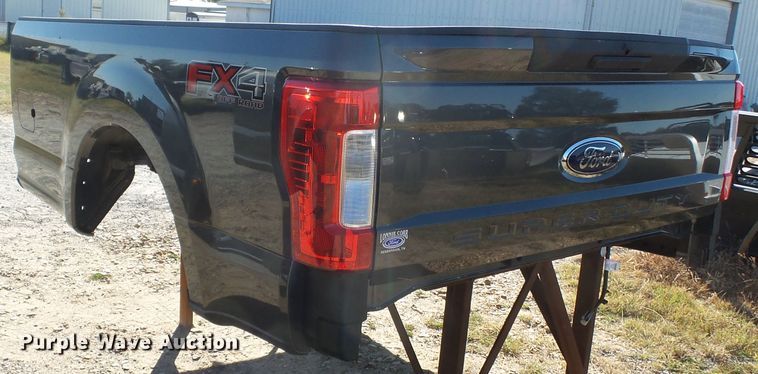 image for item DE8015 2019 Ford F250 pickup truck bed