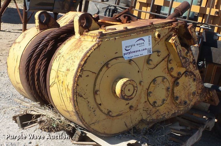 image for item DE8018 Hyster winch