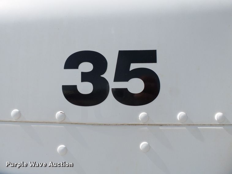 image for item DE8025 1990 Peterbilt 379 flatbed truck