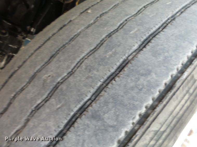 image for item DE8025 1990 Peterbilt 379 flatbed truck