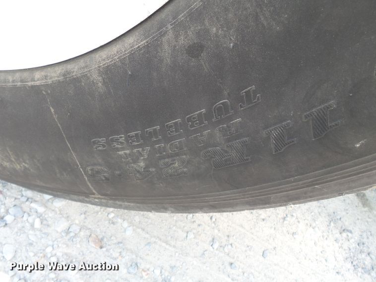 image for item DE8025 1990 Peterbilt 379 flatbed truck