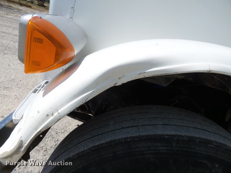 image for item DE8025 1990 Peterbilt 379 flatbed truck