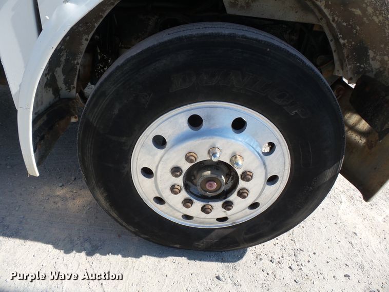 image for item DE8025 1990 Peterbilt 379 flatbed truck