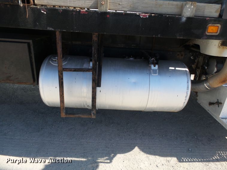 image for item DE8025 1990 Peterbilt 379 flatbed truck