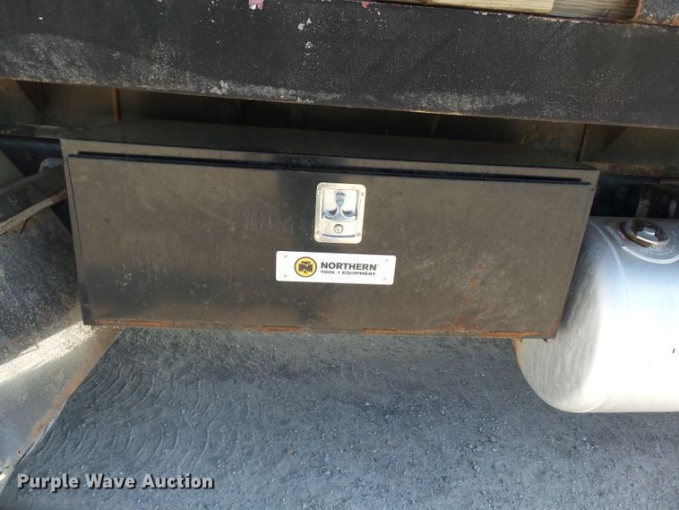 image for item DE8025 1990 Peterbilt 379 flatbed truck