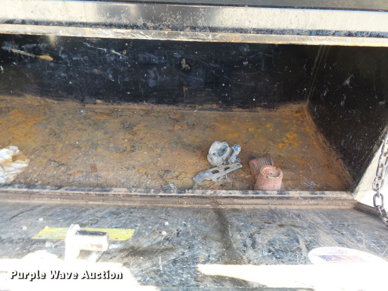 image for item DE8025 1990 Peterbilt 379 flatbed truck