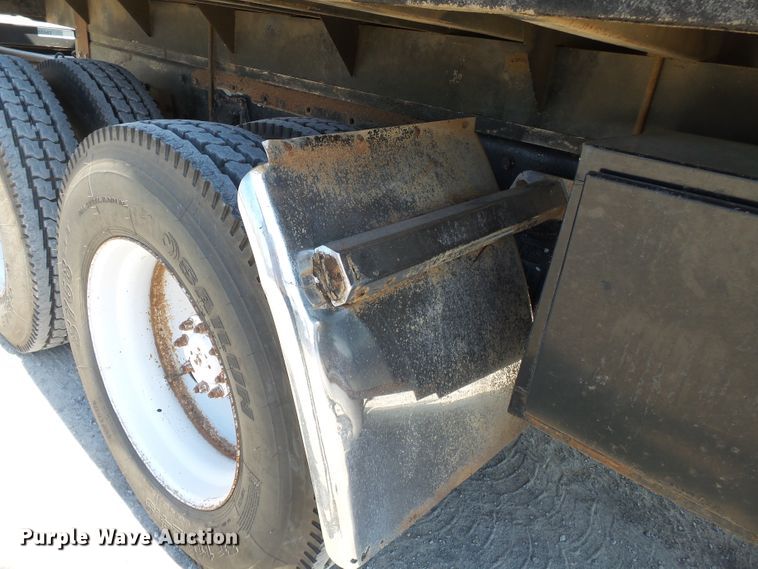 image for item DE8025 1990 Peterbilt 379 flatbed truck