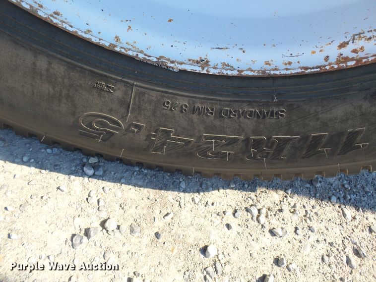 image for item DE8025 1990 Peterbilt 379 flatbed truck